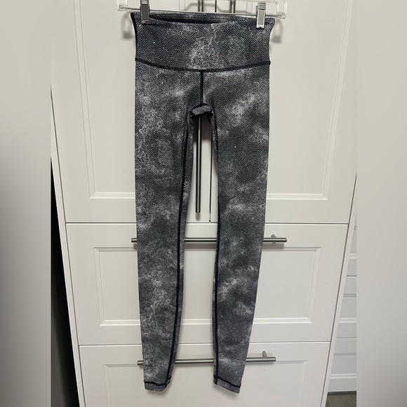 Lululemon leggings size 2 - Picture 1 of 5